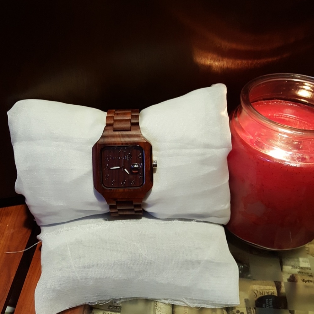 Men's mahogany Earth watch.